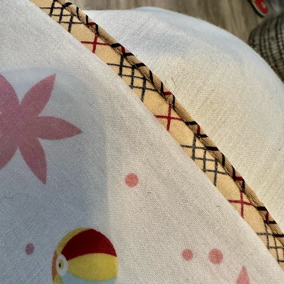 Burberry story Asian scarf NWOT very Rare - Picture 11 of 11